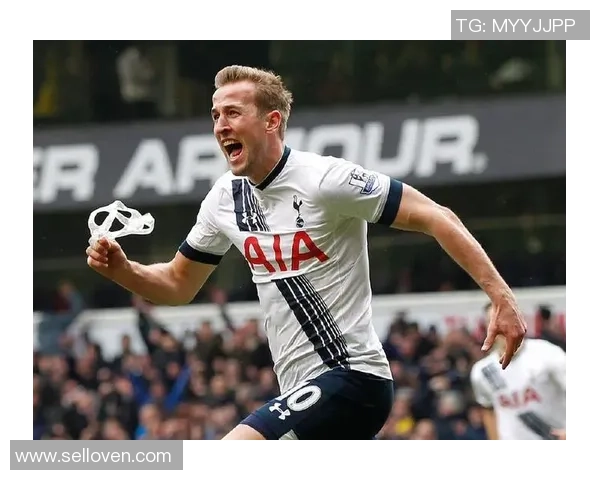 韩国黑色面具足球明星的传奇故事与不屈精神揭秘